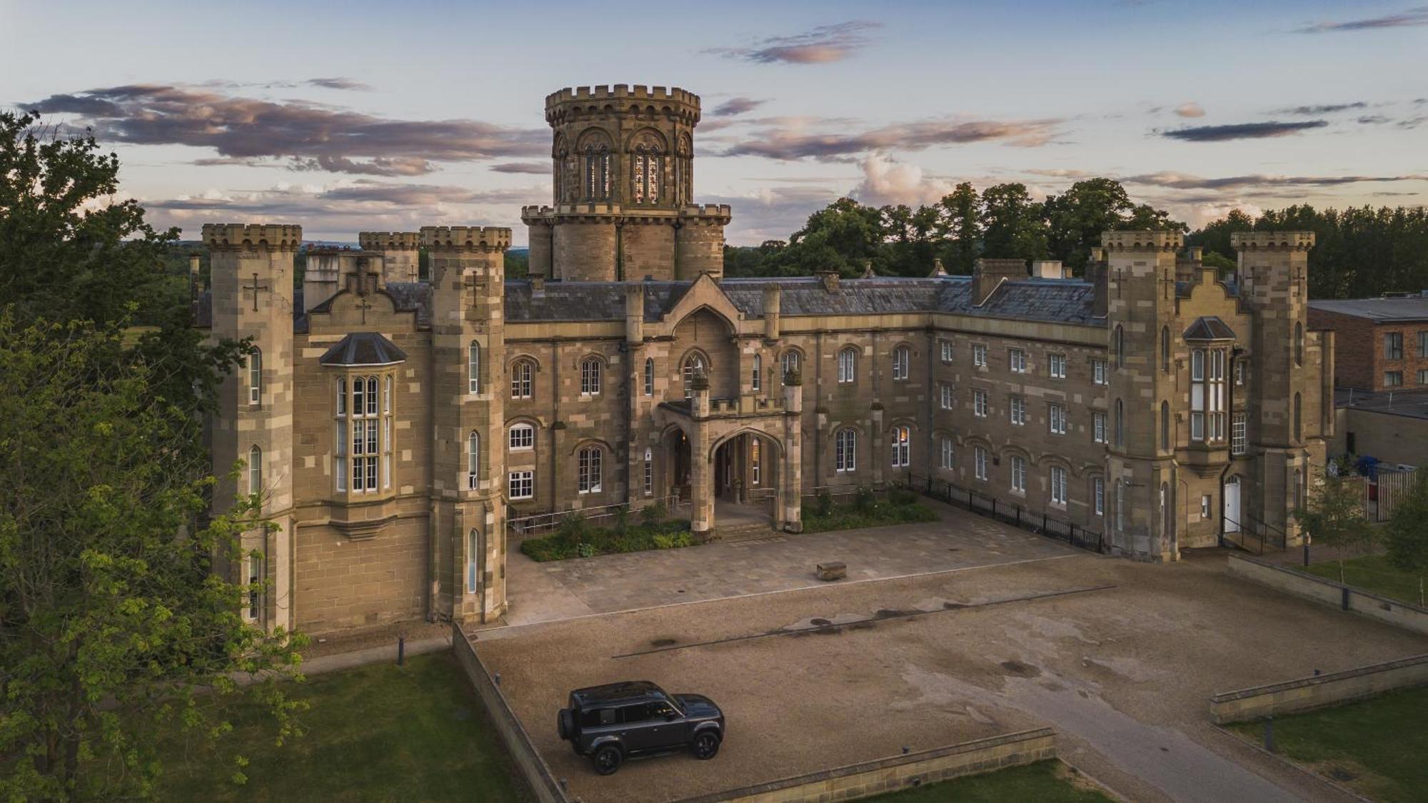 Hotel Studley Castle Exterior foto