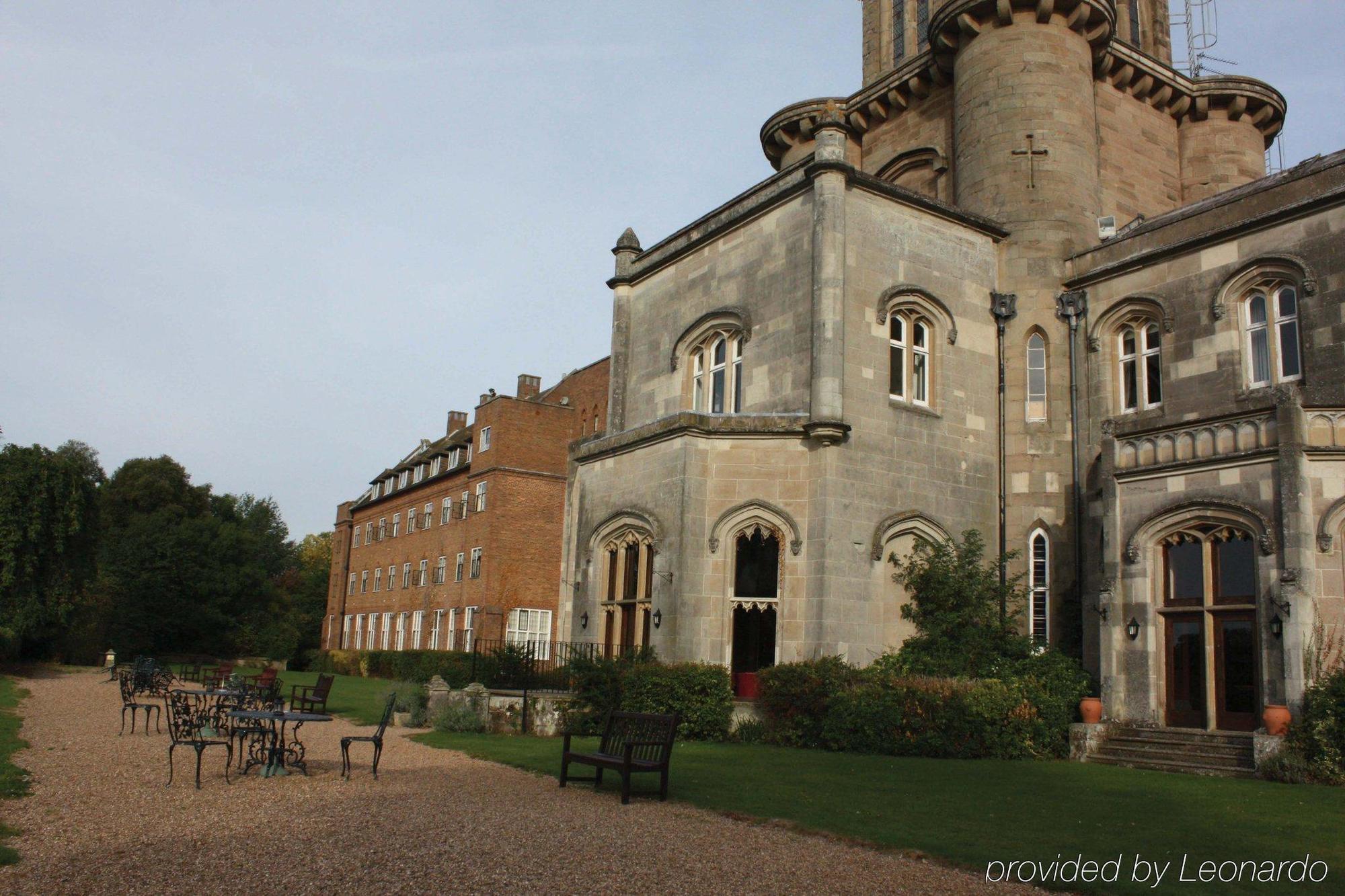 Hotel Studley Castle Exterior foto