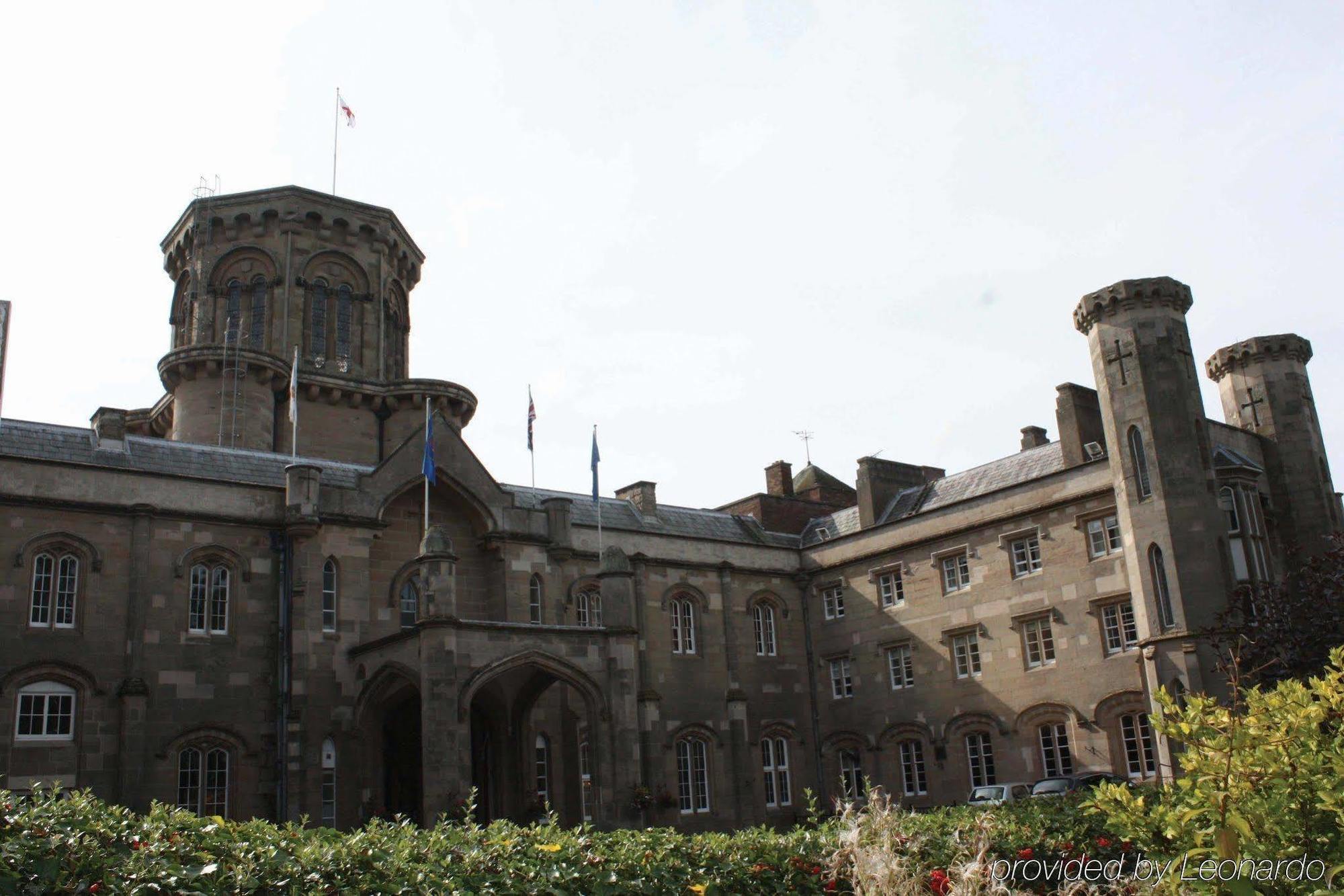 Hotel Studley Castle Exterior foto